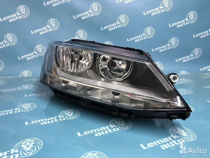 Фара правая Volkswagen Jetta 6