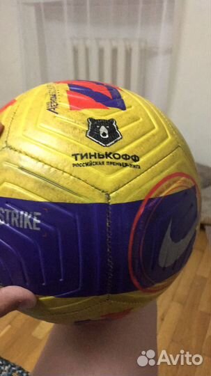 Футбольный мяч nike strike
