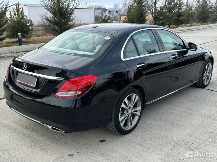 Mercedes-Benz C300 2015г