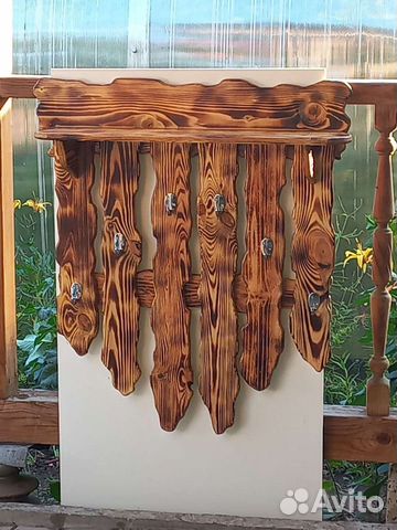 Вешалка для одежды из дерева