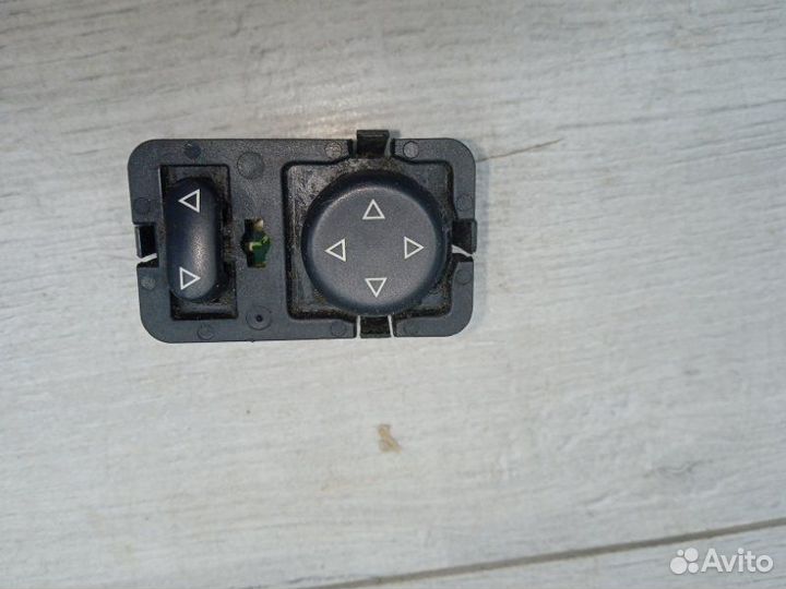 Кнопка управления зеркалами Peugeot 406 1.8 1997