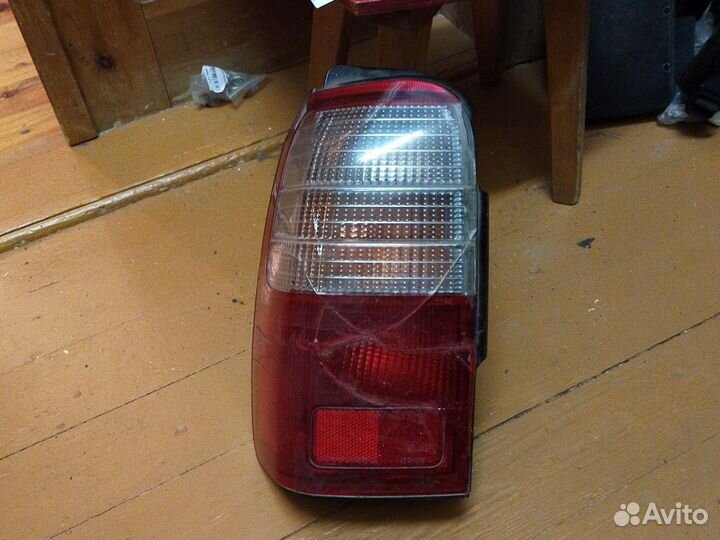 Фонарь задний toyota hilux/surf/4-runner