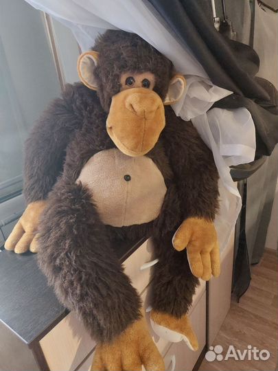 Большая мягкая игрушка обезьяна