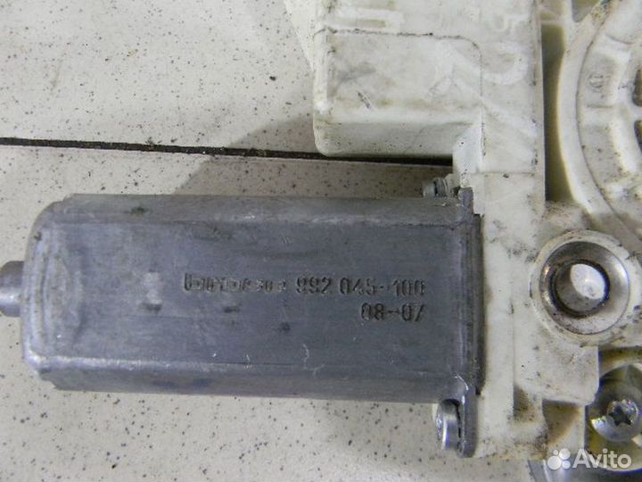 Стеклоподъемник электрический задний правый Toyota Avensis 2 T250