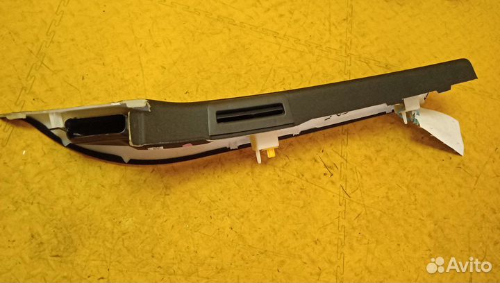 Обшивка стойки Range Rover Velar