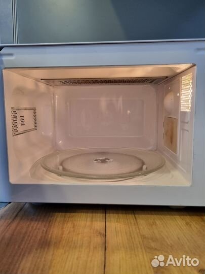 Микроволновая печь BBK 20MWG-738M/W