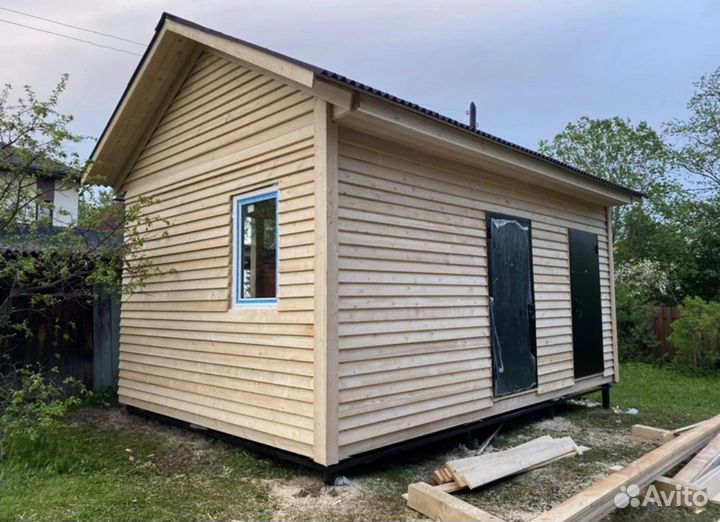 Строительная бригада плотников