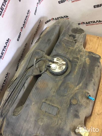 Топливный бак Toyota Avensis