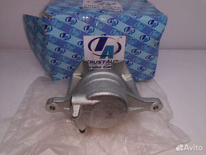 Toyota Hiace Суппорт передний левый Новый