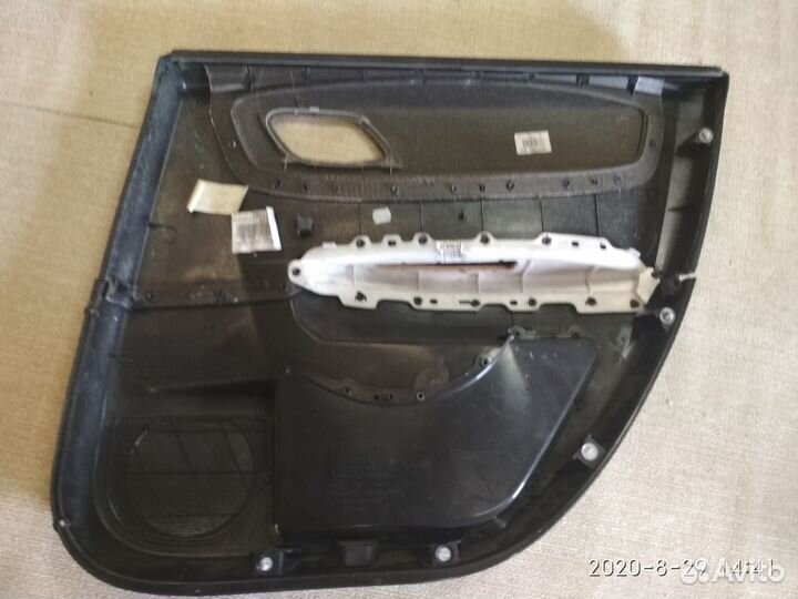 Обшивка задней левой двери Citroen C4-l