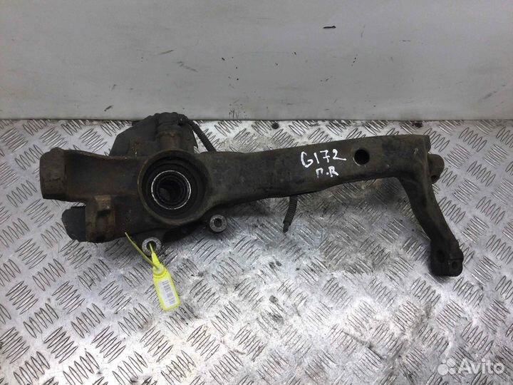 Ступица передняя правая Volkswagen Passat 8D040725