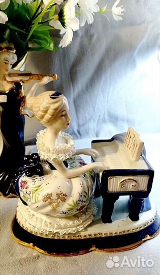 Фарфоровая статуэтка