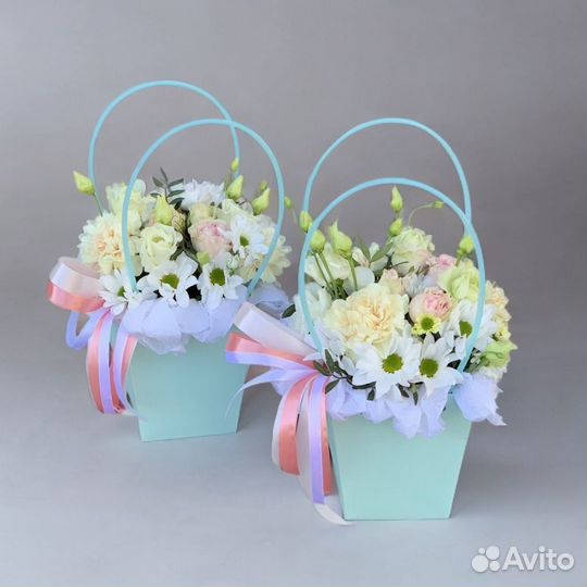 Цветочная композиция из живых цветов