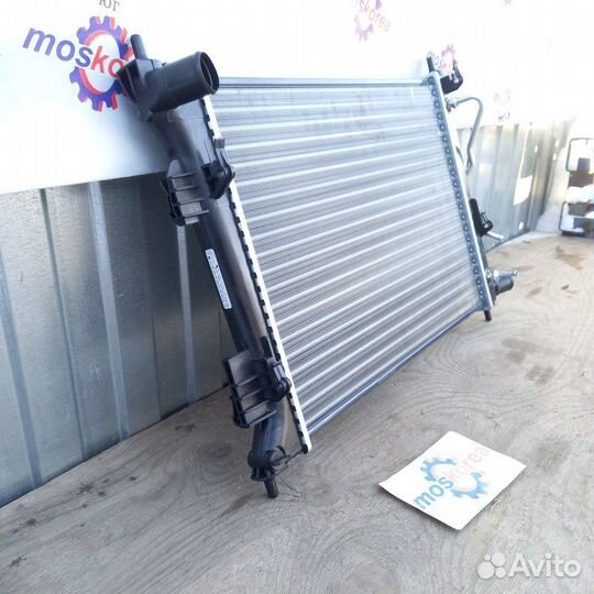 Радиатор охлаждения двигателя Hyundai Solaris АКПП