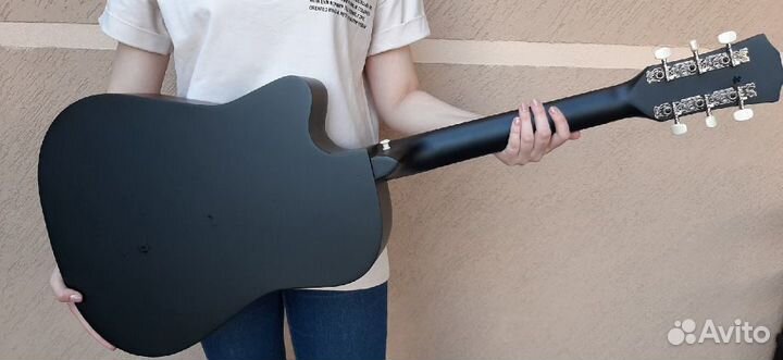 Новая акустическая гитара чёрная матовая