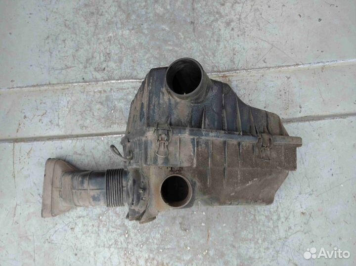 Корпус воздушного фильтра Фольксваген Пассат Б3