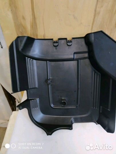 Крышка двигателя Cadillac Escalade 3 Tahoe