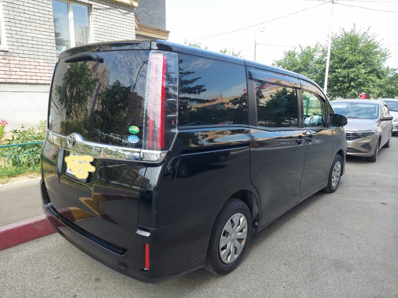 Toyota Noah: фото владельца