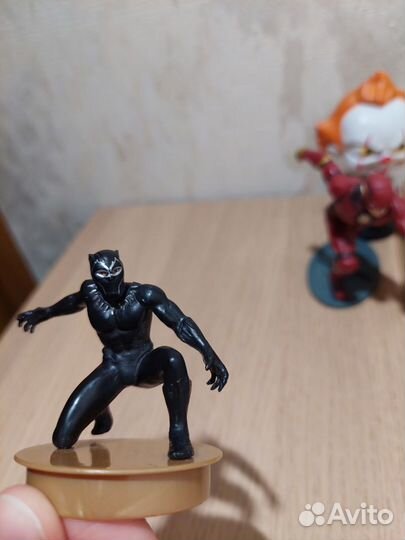 Фигурка чёрная пантера