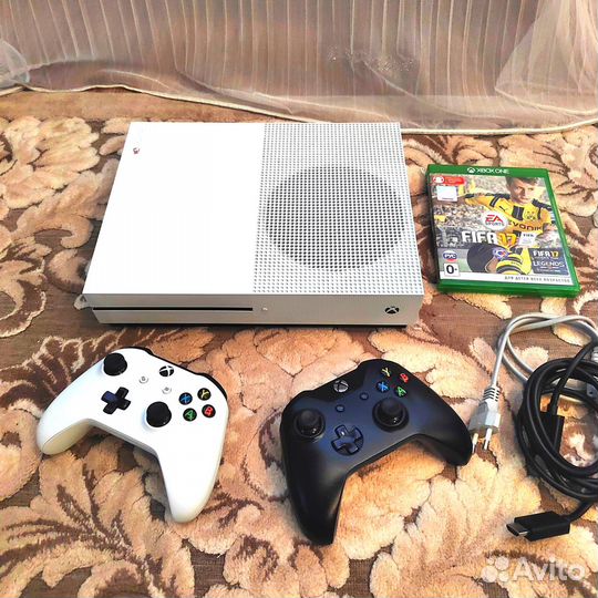 Xbox One S, 1TB, игры
