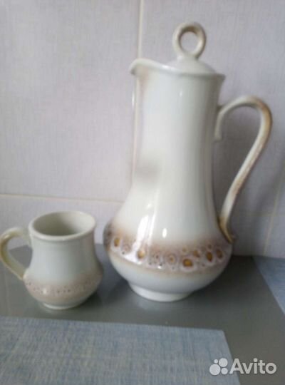 Глиняный кувшин и набор для торта