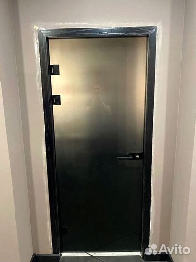 Стеклянная дверь на заказ от 3 дней