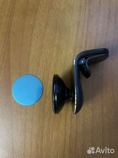 Держатель для телефона в машину