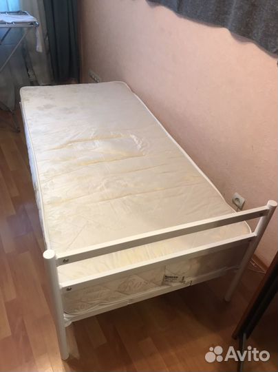 Кровать с матрасом