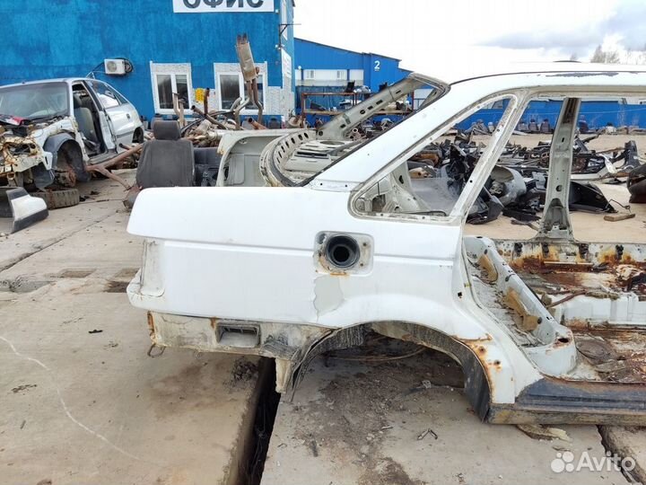 Крыло заднее правое Volkswagen Passat b3 b3