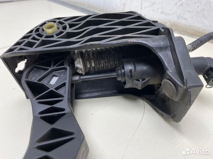 Педаль сцепления Volkswagen Polo cfna (1600CC