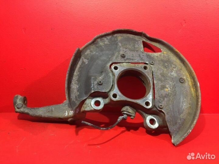 Кулак передний правый Land Rover Discovery 3 276DT