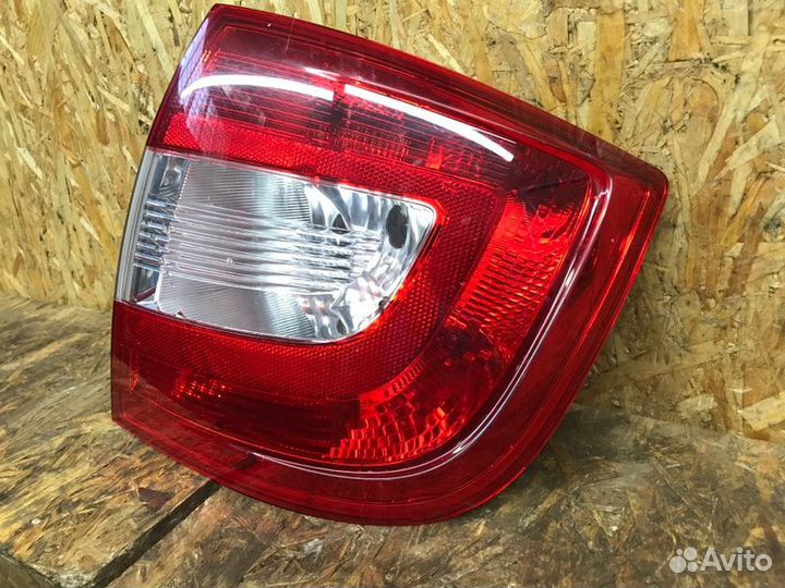 Фонарь задний правый Skoda Rapid лифтбек cfna 2014