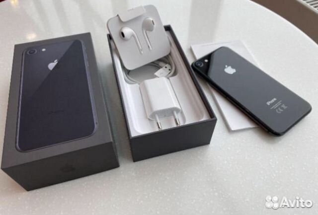 iPhone 8, 64 ГБ