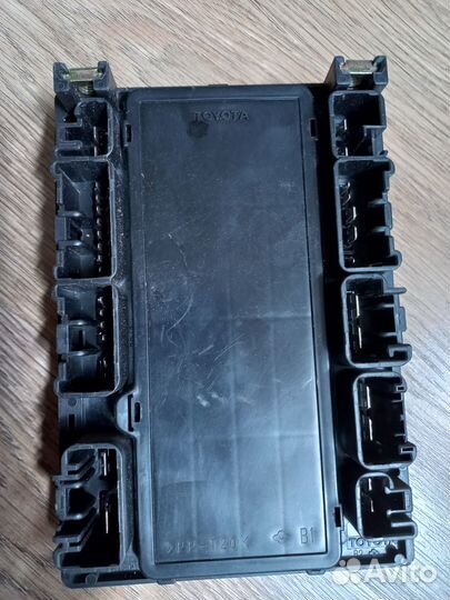 Блок реле и предохранителей Toyota Harrier 2010г.в