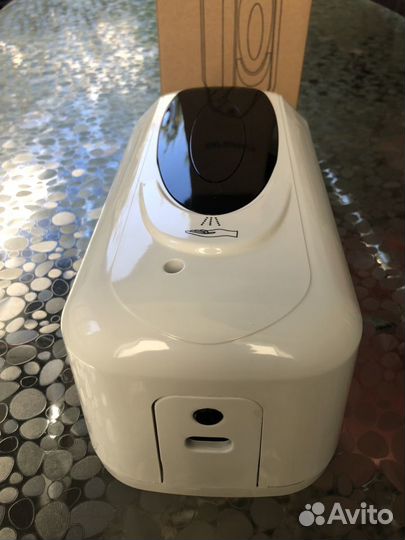 Дозатор для антисептика и мыла автоматический