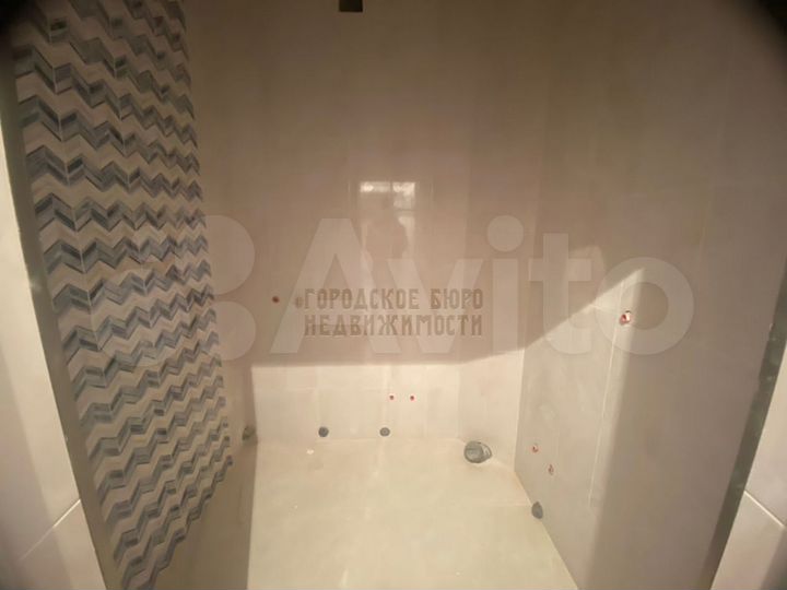 2-к. квартира, 60 м², 1/4 эт.