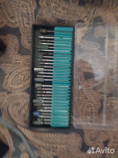 Аппарат для маникюра с фрезами и лампой