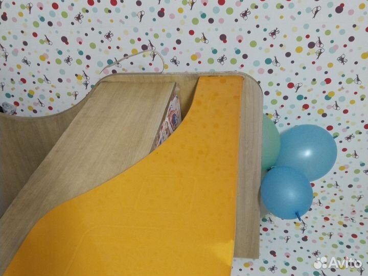 Кровать двухьярусная