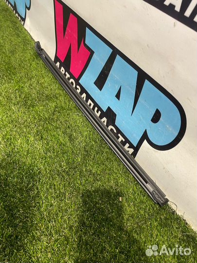 Уплотнитель стекла двери задний правый Honda HR-V