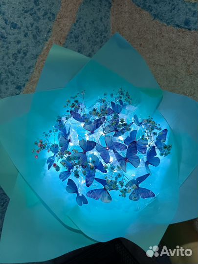 Светящийся букет из бабочек