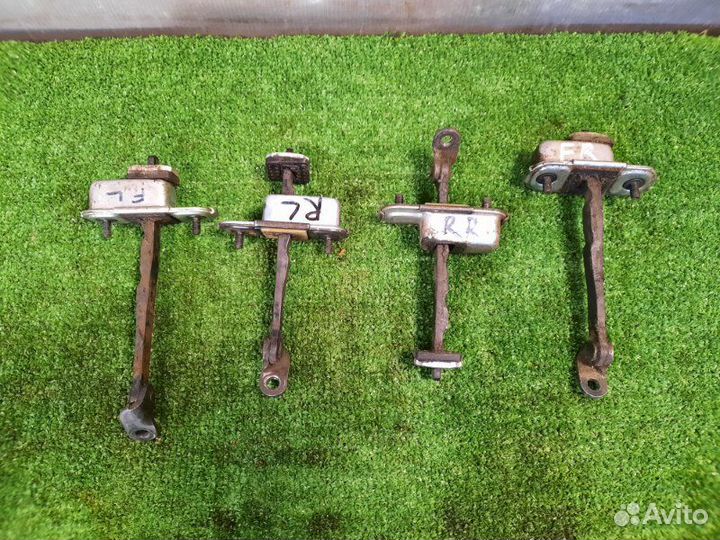 Ограничитель двери Hyundai Ix35 2.0 G4KD 2011