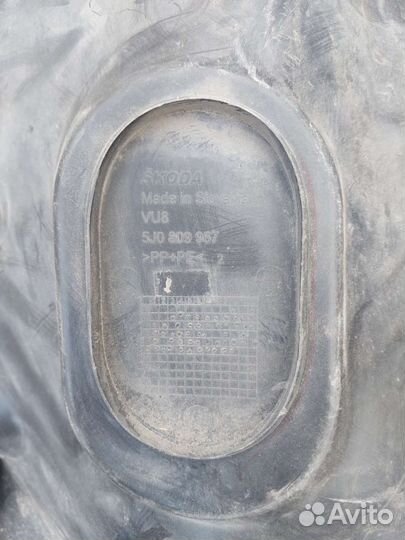 Лючок переднего подкрылка Skoda Fabia 2 5J0809967