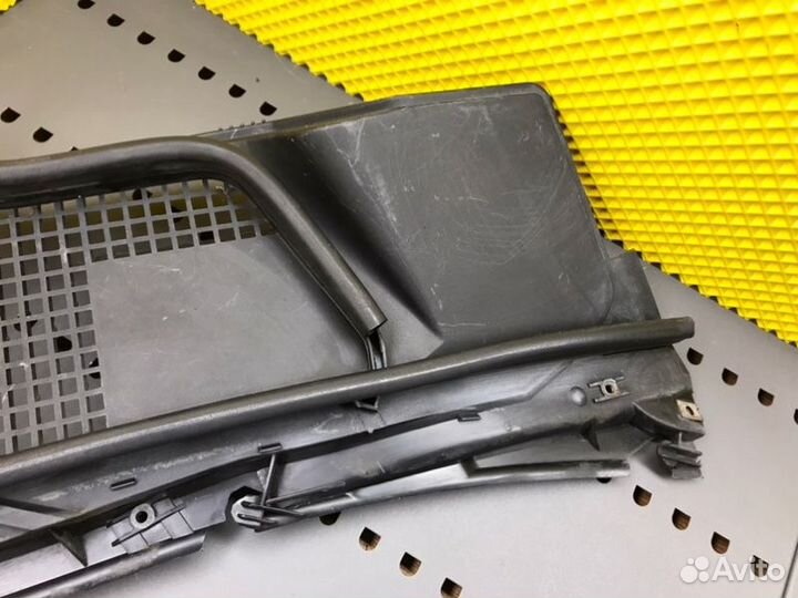 Жабо переднее правое Mercedes-Benz E-Class W210