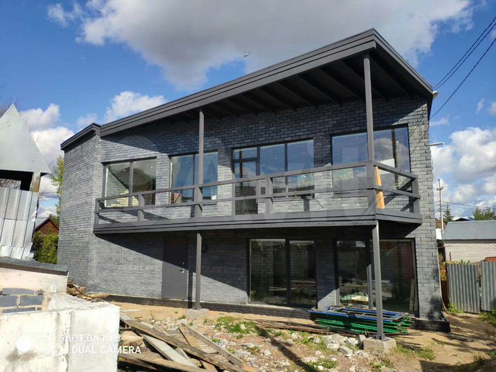 Коттедж 196 м² на участке 4 сот.