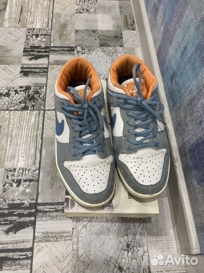 Кроссовки женские