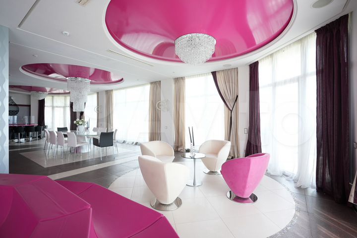 Дом 1300 м² на участке 60 сот.