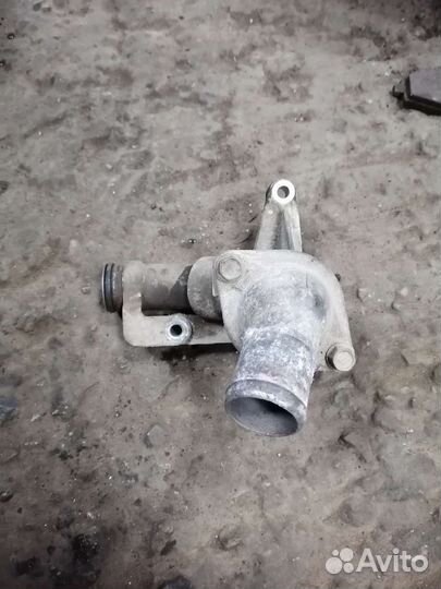 Корпус термостата Mitsubishi Pajero pinin 4g93