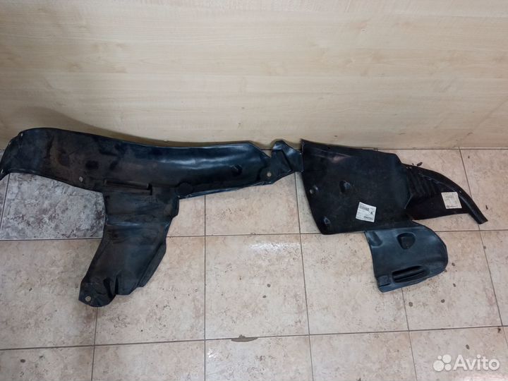 Подкрылок переднего крыла правый Nissan Cefiro 199
