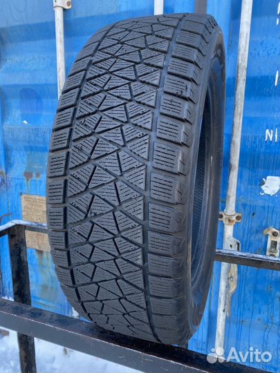 Bridgestone Blizzak DM-V2 225/60 R17