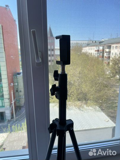 Штатив с кнопкой блютус